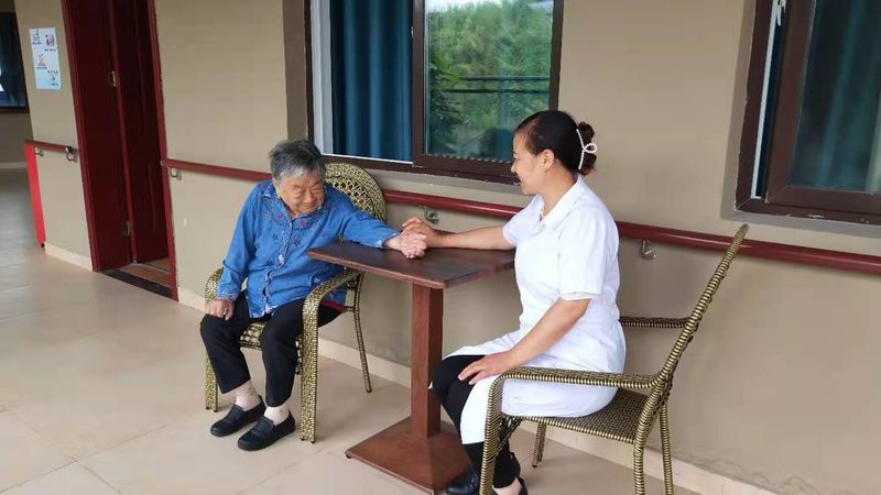 在选购座椅式家用电梯时，需要了解以下几个关键参数：