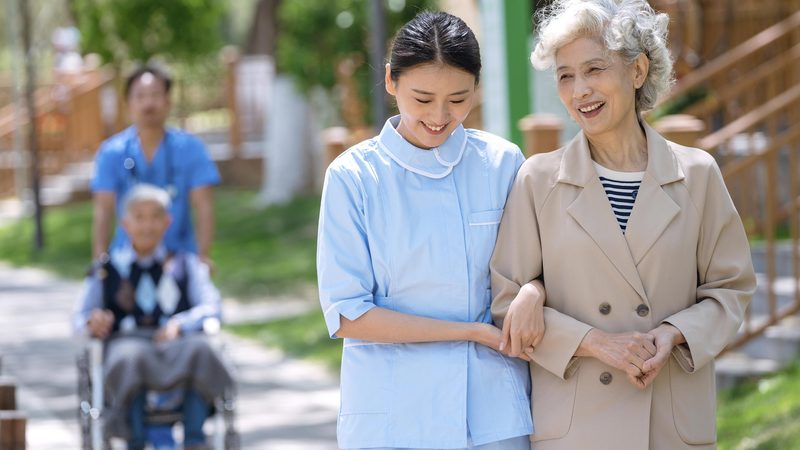 成都住家护工：揭秘价格背后的护理价值